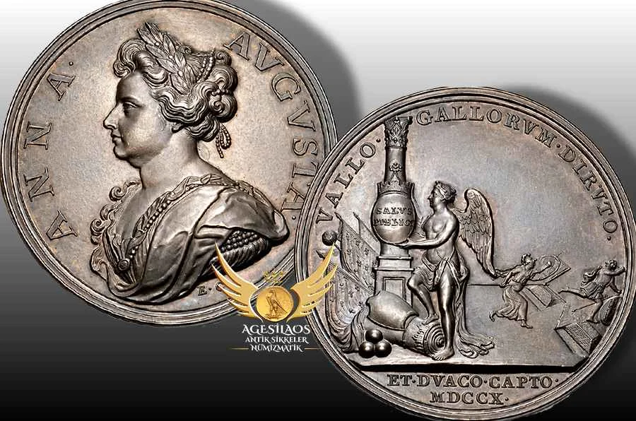 Madalya, İspanya Veraset Savaşı'nın [1701-1714] orta ve son aşamalarında, kuzey Fransa'daki Douai'nin ele geçirilmesini anmak için basılmıştır. 